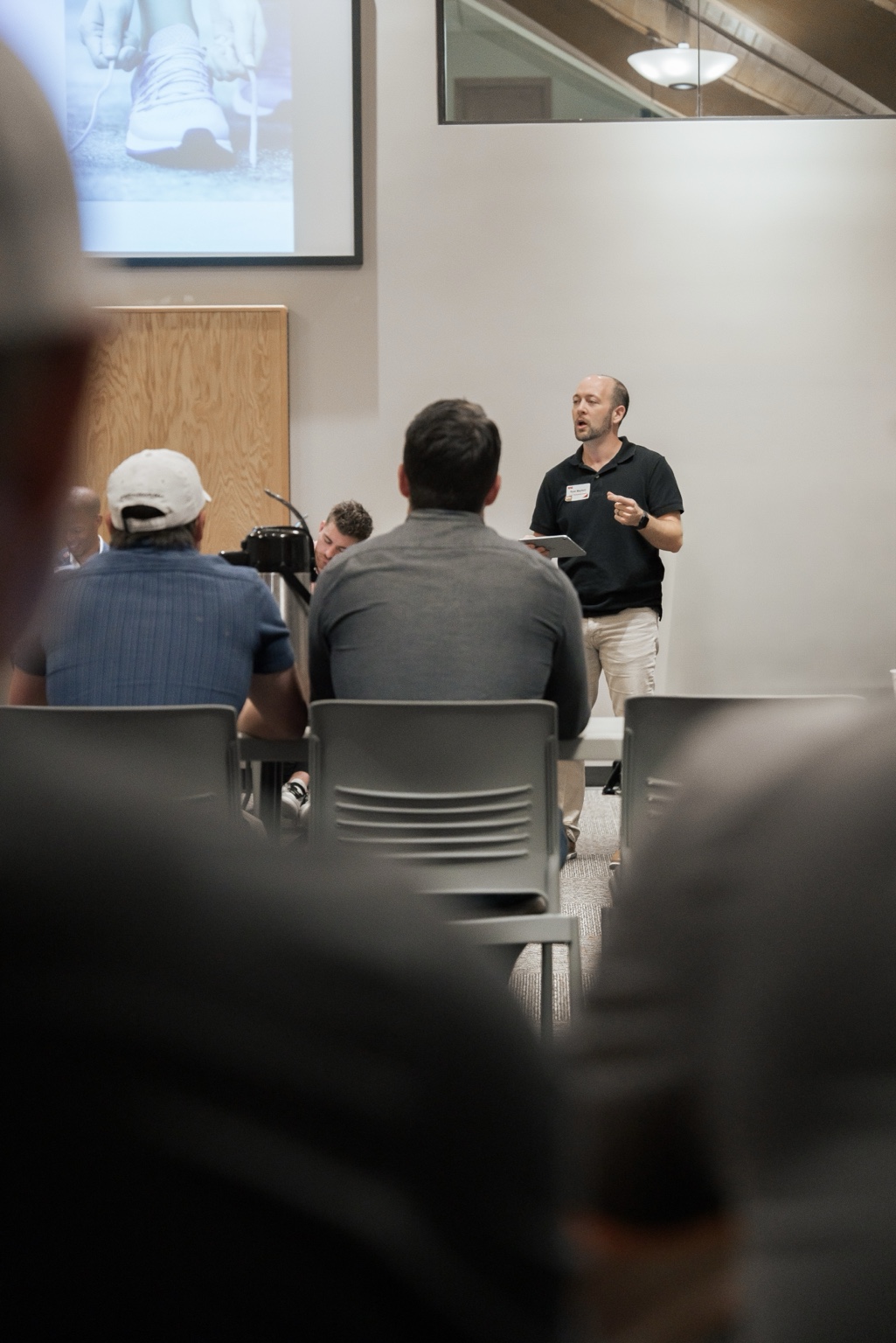 Construction partnering facilitator Ryan Mayfield leading an in-person team session